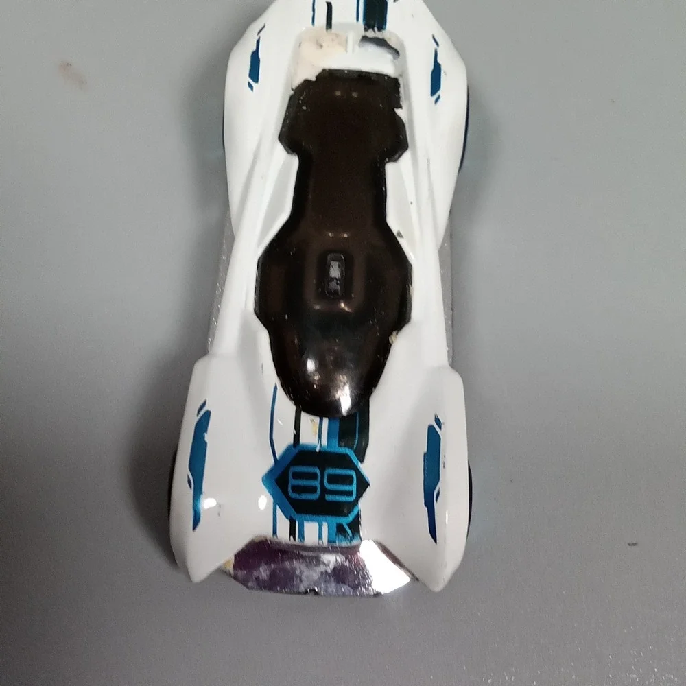 Hot Wheels Futurismo White Blue 89 HW Digital Circuit 2016 Mattel  1:64‎ Scale